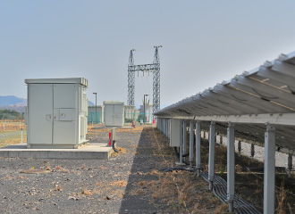 各種機器とメンテナンス通路がゆったりと配置されている