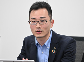 新井一彦氏